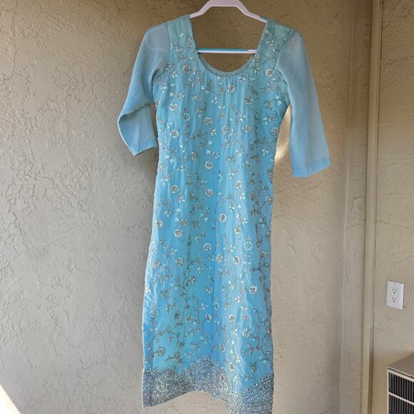 Light blue Indian suit NEGOTIABLE - Picture 2 of 5